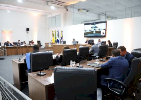 Câmara de Dourados realiza sessão com aprovação de homenagens e títulos
