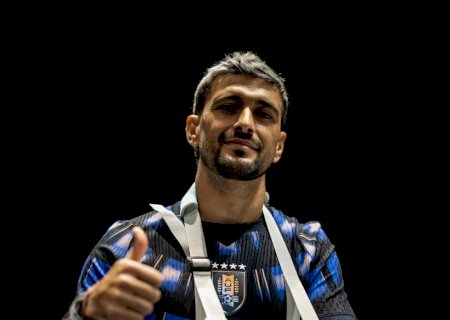 Arrascaeta chega ao Rio nesta quarta, e Flamengo define data de cirurgia no punho; veja detalhes