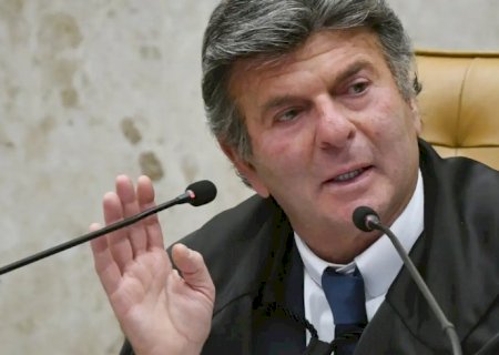 Fux suspende decisão de Dino que restabelecia posts de Nossa Senhora