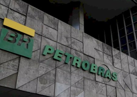 Petrobras batiza primeiro navio a navegar com tripulação 100% feminina