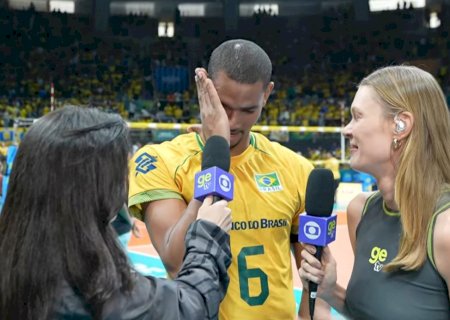 Adriano chora após vaga do Brasil e lamenta preconceito: "Alvos de ódio que não deveria existir"