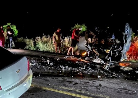 Acidente entre carro e caminhonete deixa um morto na BR-158