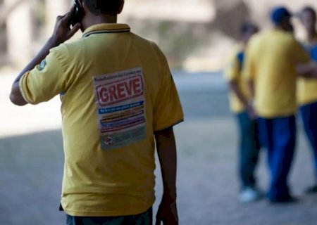 Trabalhadores dos Correios estão em greve por tempo indeterminado