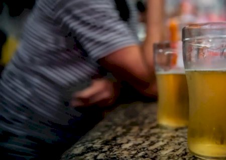 Álcool e cigarro podem causar cegueira, alertam especialistas