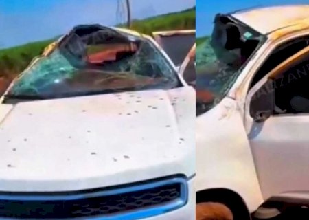 Caminhonete com criança e quatro adultos capota em distrito de Sidrolândia