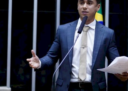 TSE manda Nikolas retirar postagem com desinformação sobre Lula