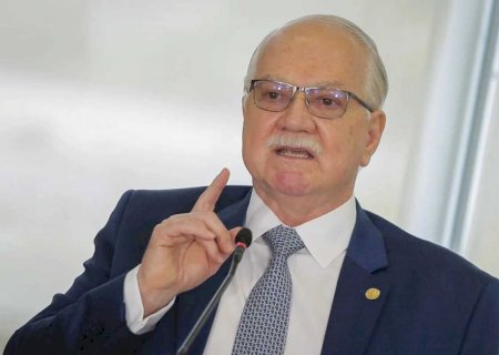 Fachin manda Mendonça tirar sigilo total do caso Master em 24h