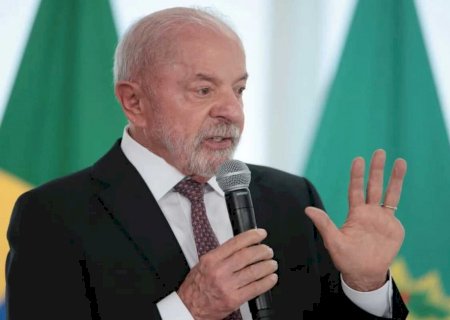 A 17 dias do 1&ordm; turno das eleições, Lula anuncia reajuste no Bolsa Família