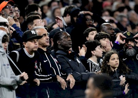 Análise: Seedorf tenta algo novo ao mudar esquema, mas Corinthians mantém agonia à beira do Z-4