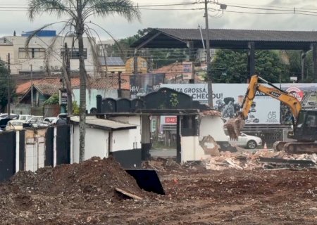 Operário-PR derruba setor do Germano Krüger e avança nas obras do novo estádio; veja