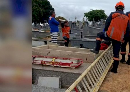 Homem morre após cair no túmulo do pai em cemitério no Espírito Santo