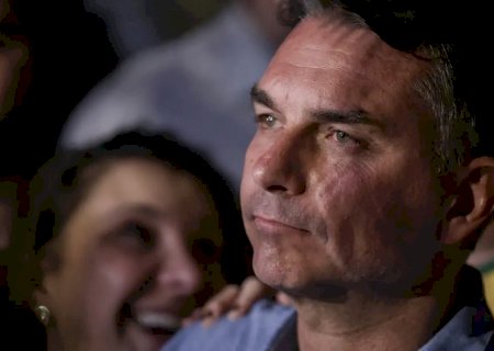 Mendonça multa Flávio por impulsionar post negativo contra Lula