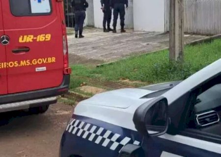 Homem &eacute; preso ap&oacute;s atacar esposa com um machado no MS