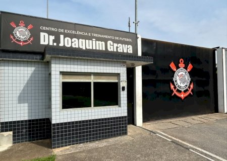 Torcida organizada vai ao CT para cobrar elenco do Corinthians mais uma vez