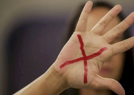 Mulheres afastadas do trabalho por violência doméstica terão renda por até seis meses