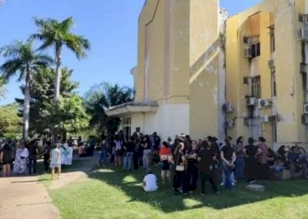 Justi&ccedil;a declara ilegal greve da educa&ccedil;&atilde;o e autoriza desconto dos dias parados