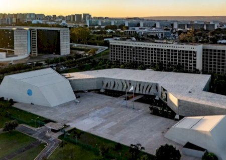 Ao TSE, Meta nega tratamento desigual entre candidaturas presidenciais