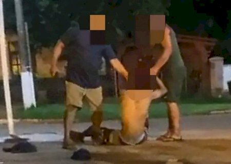 Populares agridem homem acusado de mexer com menina de 11 anos em Itaporã