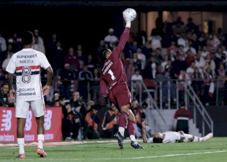Diógenes faz oito defesas em clássico e é decisivo para vitória do Santos; veja lances