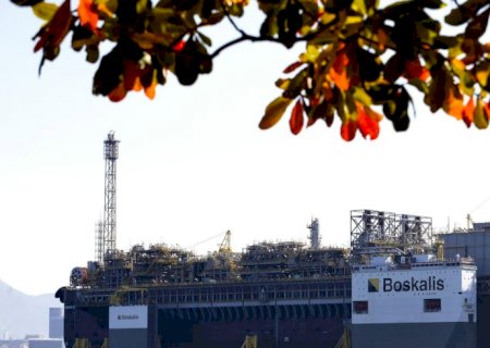Petróleo sobe 2% com suspensão de exportações pela China