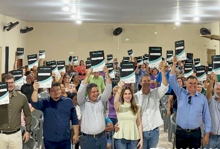 Itaporã - Moradores da Cohab e Vila União recebem títulos definitivos de imóveis após décadas de espera