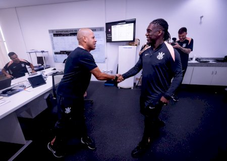 Seedorf pede troca no conteúdo das TVs do CT do Corinthians; veja outras mudanças do técnico
